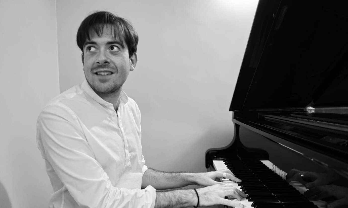 Confini infranti: da De Andrè ai Radiohead in Jazz. Luis Di Gennaro inaugura ‘Aspettando Naturalmente Pianoforte’
